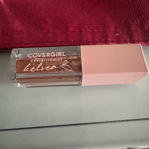 Covergirl Exhibitionist by Kelsea Ballerini Glitter Liquid Eyeshadow - Picture 2 of 5